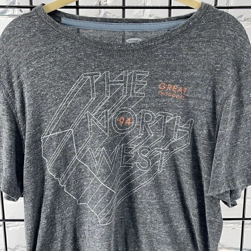 Old navy tee M  - Picture 2 of 4